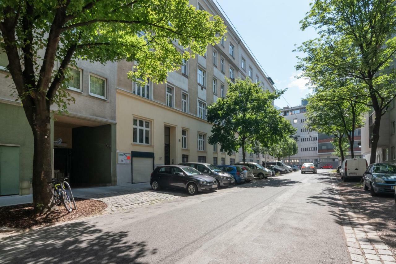 Universum Apartment 2 Wina Bagian luar foto