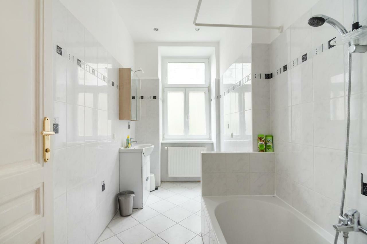 Universum Apartment 2 Wina Bagian luar foto