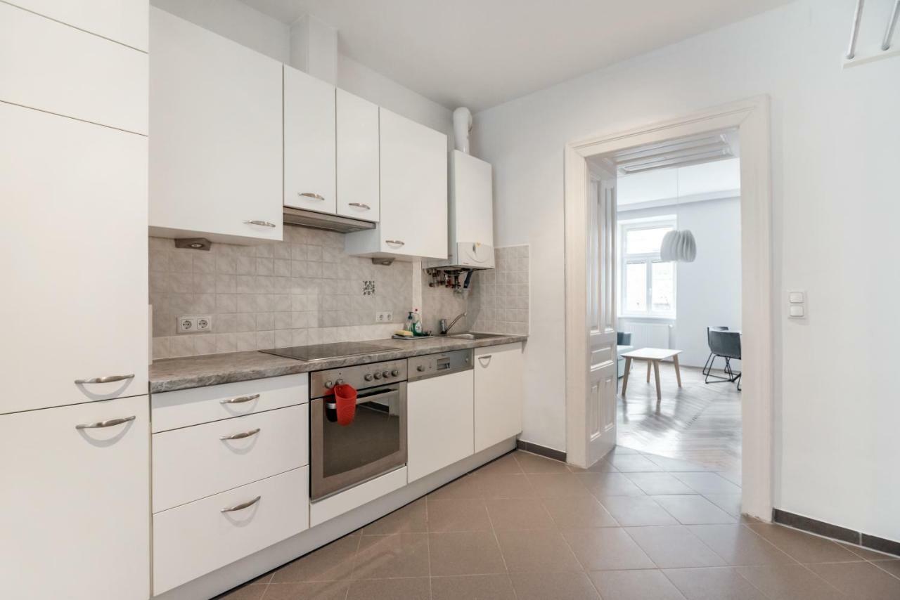 Universum Apartment 2 Wina Bagian luar foto