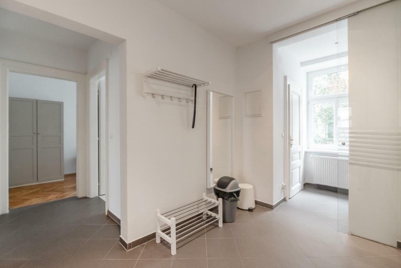 Universum Apartment 2 Wina Bagian luar foto