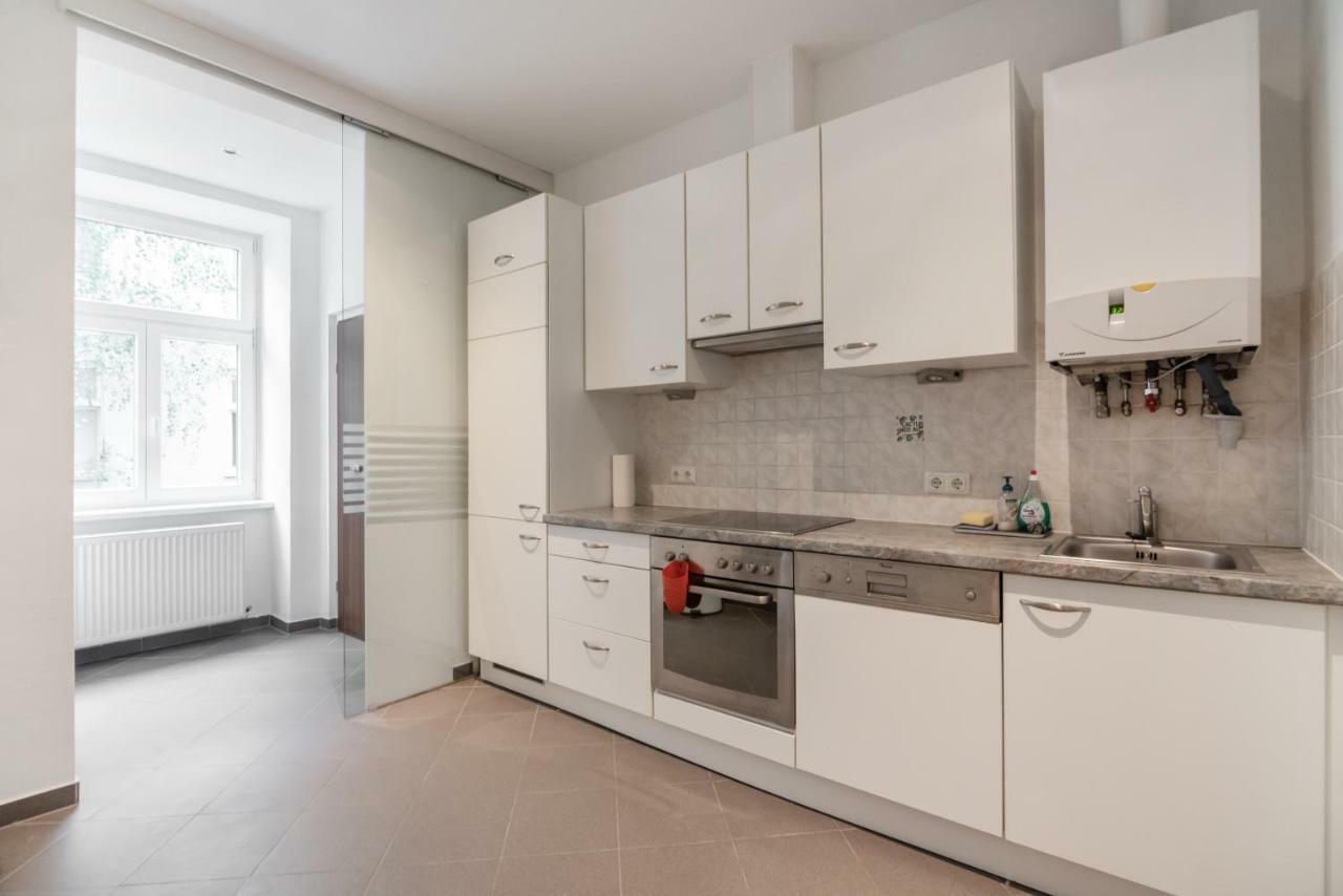 Universum Apartment 2 Wina Bagian luar foto