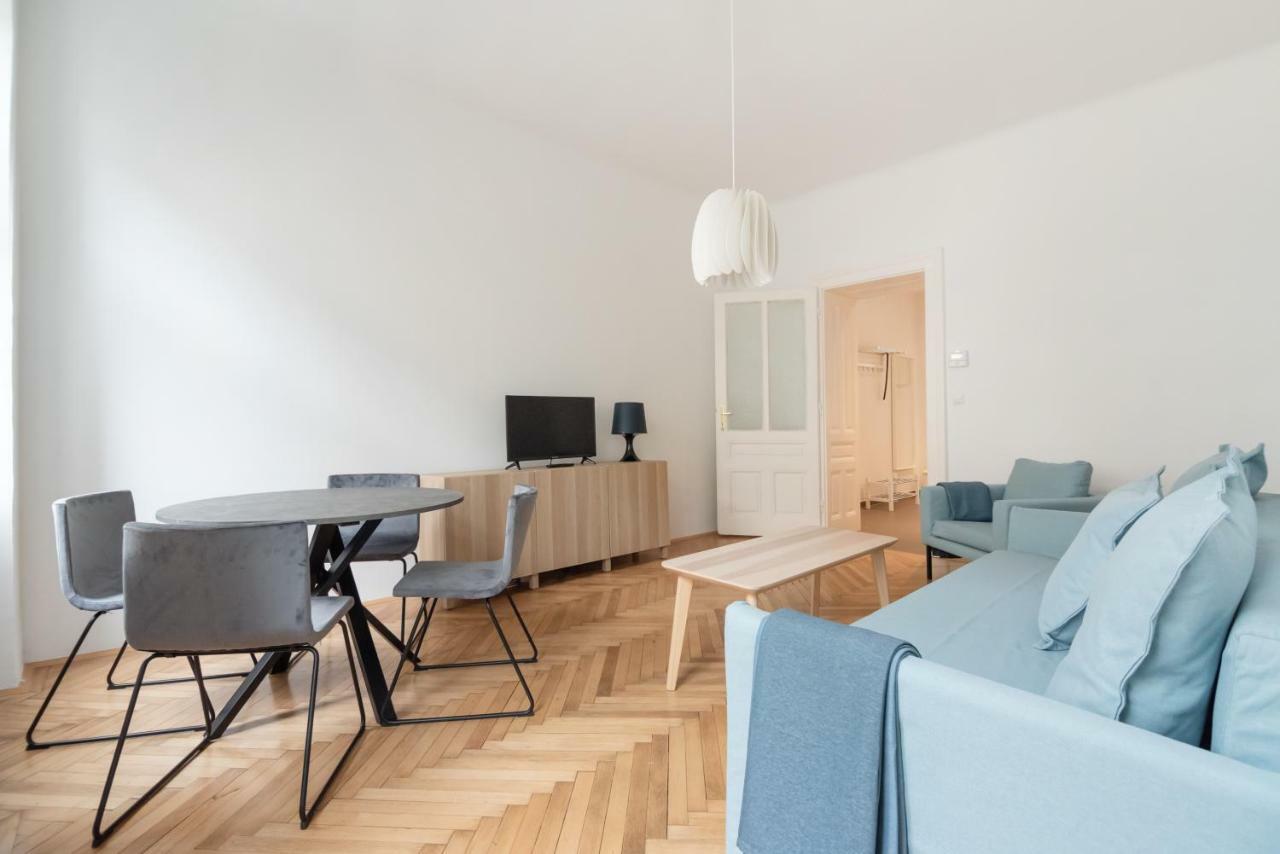 Universum Apartment 2 Wina Bagian luar foto
